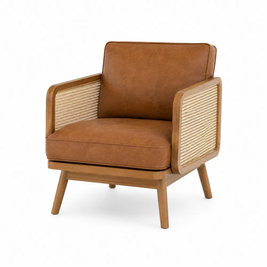 Sillón de madera y cuero sintético marrón con paneles de mimbre